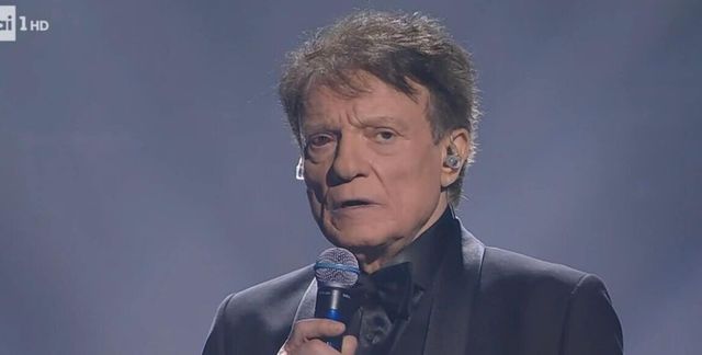 Massimo Ranieri con l’occhio rosso a Sanremo 2025, ecco che cosa è successo