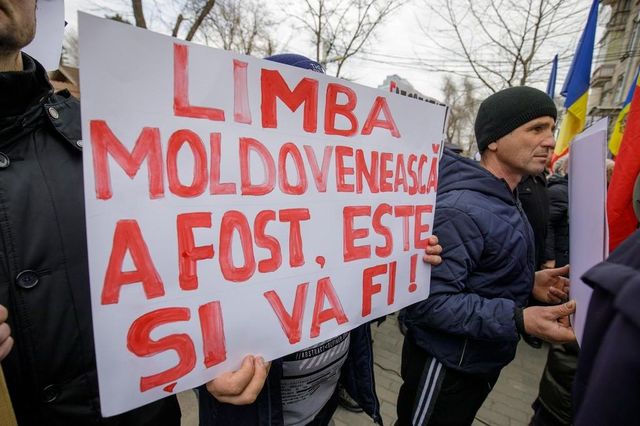 Limba română înlocuiește limba moldovenească în toate legile Republicii Moldova - vot final în Parlamentul de la Chișinău