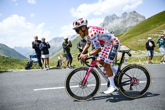 Pogacar conquista il quinto Tour de France, Del Toro sul podio
