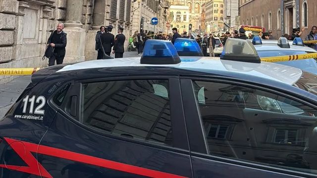 Bombariadó Rómában, gyanús bőrönd miatt lezárták a kormánypalota környékét