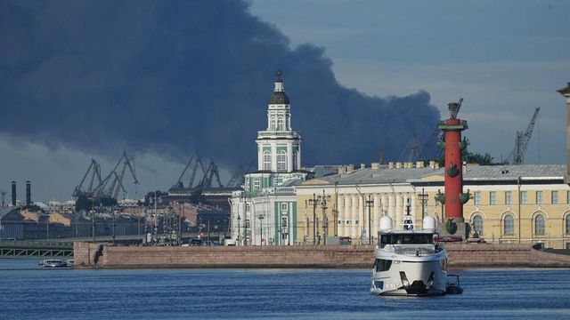 Ucraina a atacat terminalul petrolier din Sankt Petersburg chiar în deschiderea forumului economic unde este așteptat Vladimir Putin