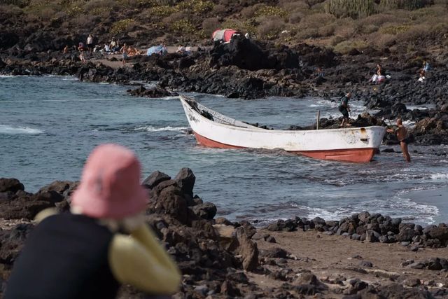 Mueren 50 personas en un cayuco cerca de Canarias