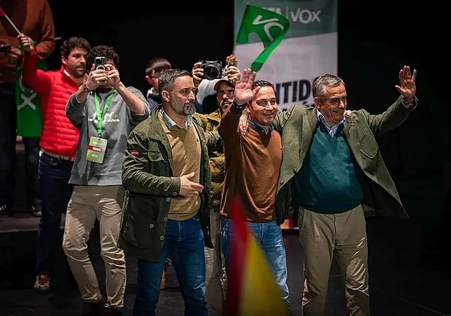 Vox apunta a competencias en campo, industria y seguridad para pactar con el PP en Extremadura
