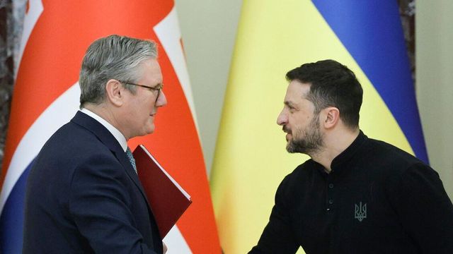 Zelensky anticipa il bilaterale con Starmer a oggi pomeriggio