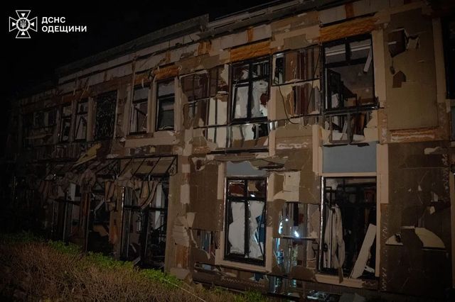 Украински дронове удариха петролна база в руския Туапсе