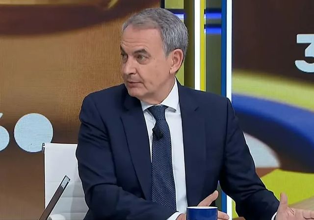 Zapatero niega la versión de 'Julito' y atribuye las joyas a una «cortesía» sin concretar su origen