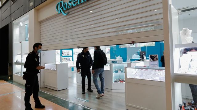 Buscan a los cinco implicados en el asalto a una joyería del Centro Comercial Las Terrazas