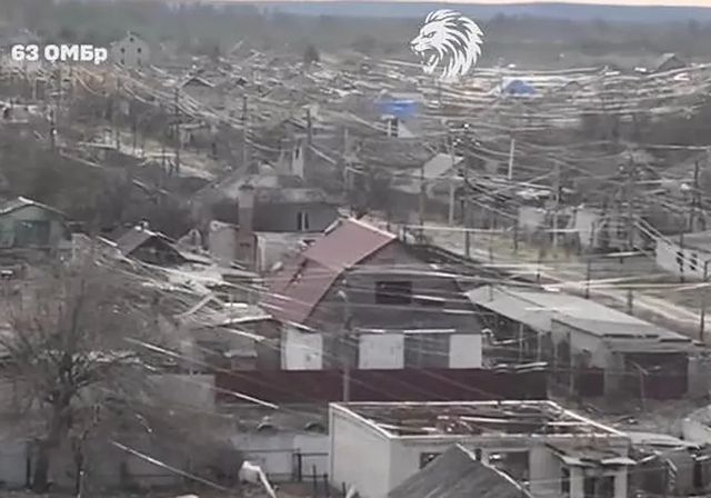 La telaraña de fibra óptica que muestra la crudeza de la guerra de drones en Ucrania