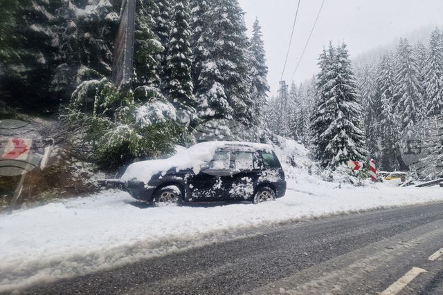 Верижна катастрофа затрудни движението през Превала за час и половина