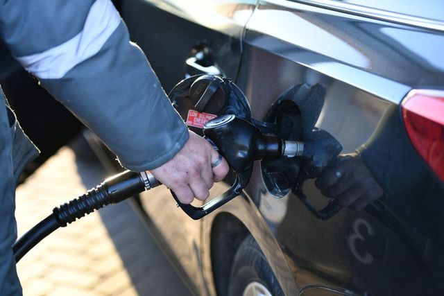 Motorina continuă să se ieftinească