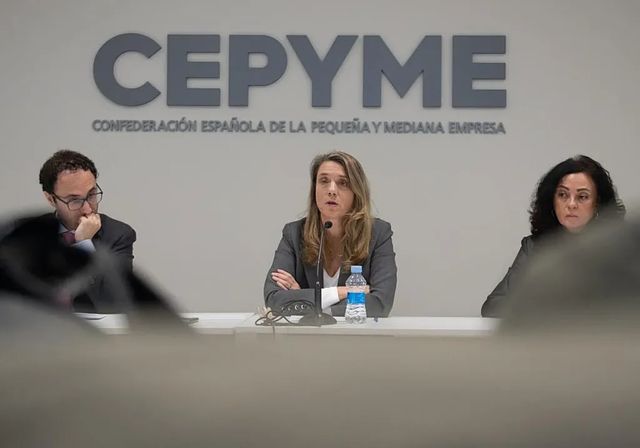 La patronal pone el foco en los complementos salariales durante las bajas laborales para reducir el absentismo