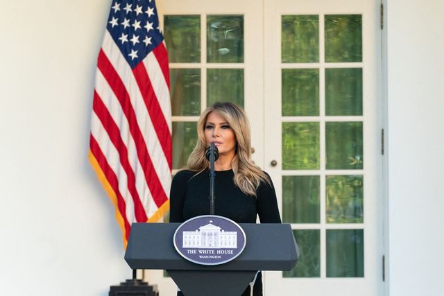 Melania îl amenință cu un proces pe Hunter Biden