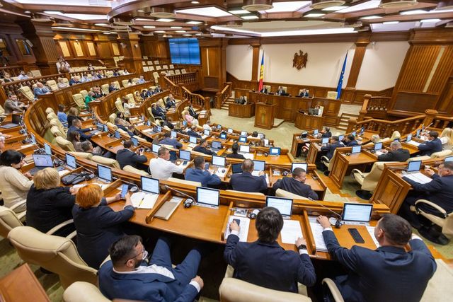 Scandalul legat de presiunile asupra FlyOne au ajuns în Parlament: Audierea lui Bolea, respinsă de PAS