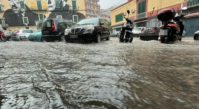 Maltempo, allerta meteo gialla per temporali domani venerdì 22 novembre: le regioni a rischio