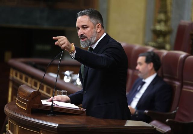 Abascal pone a Feijóo sus condiciones para investir a Pérez Llorca: pide al PP construir “presas y diques” en la Comunidad Valenciana