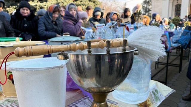 Credincioșii serbează Ajunul Bobotezei și merg la biserici după Agheasma Mare