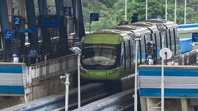 Mumbai monorail faces power supply issue, rescue on