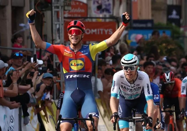 Milan se lleva al sprint la segunda etapa del Dauphiné con permiso de los favoritos
