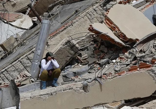 Pueblos olvidados a su suerte, militares saqueadores y cadáveres extraviados; Venezuela afronta «la locura» tras el terremoto
