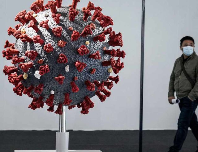Британски учени предупреждават за нов и потенциално опасен вариант на коронавируса