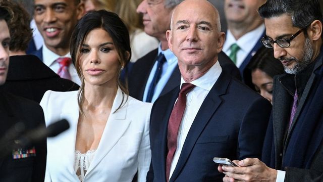 Mark Zuckerberg staring at Lauren Sanchez? Social media has a field day with ill-timed pic