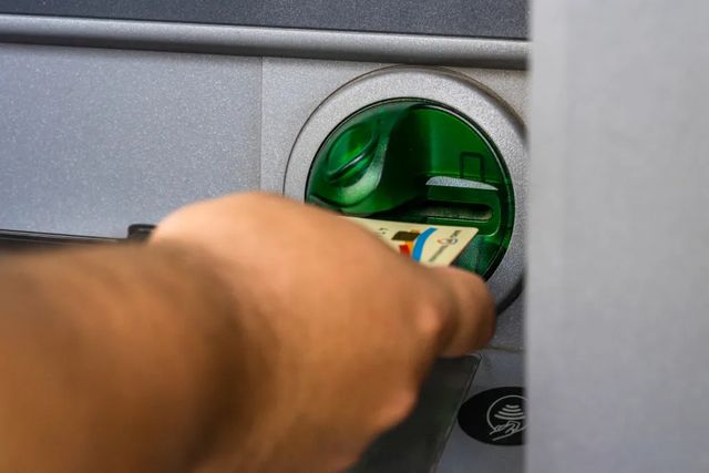 Cu cât a scăzut cea mai mare pensie din România după impunerea contribuției pe sănătate. Top 10 pensii