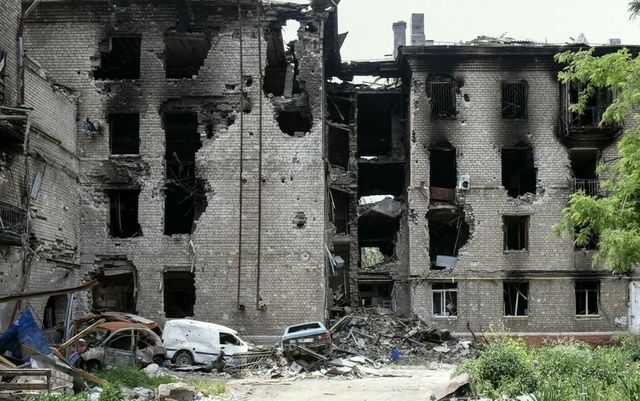 Explozii puternice în Mariupol, oraș ocupat de ruși. Ucrainenii anunță că au lovit o bază cu 150 de soldați inamici