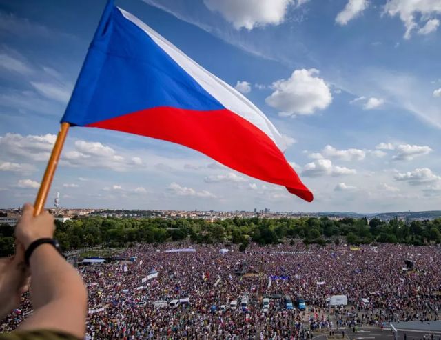 Петър Павел печели балотажа на президентските избори в Чехия