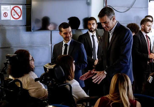 Sánchez se parapeta tras la agenda social para esquivar el 'caso Ábalos' y defender la continuidad del Gobierno
