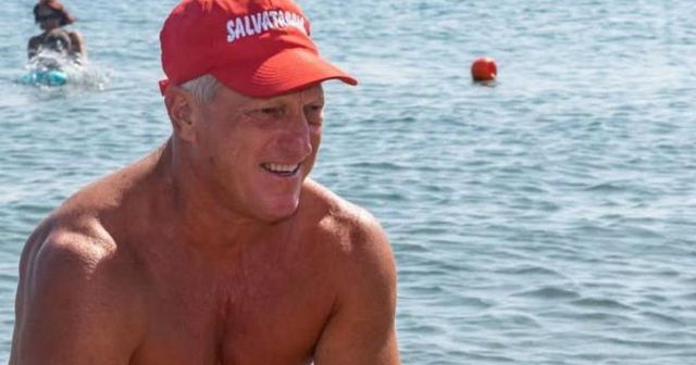 Bagnino si getta per salvare un uomo in mare, muoiono entrambi