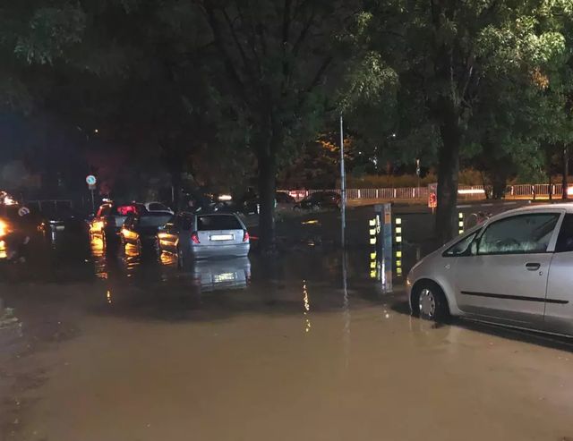 Най-малко пет жертви при наводнения в Турция