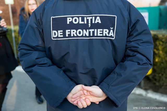 Doi polițiști de frontieră și un civil, condamnați pentru trafic de influență