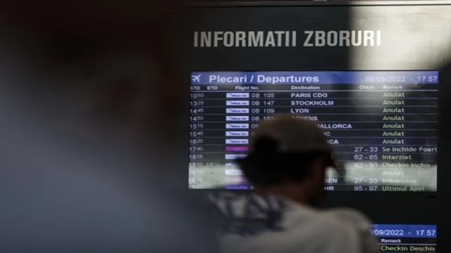 Un bărbat și-a pus copilul minor „la înaintate” în aeroportul Otopeni ca să nu declare suma uriașă pe care o avea asupra sa