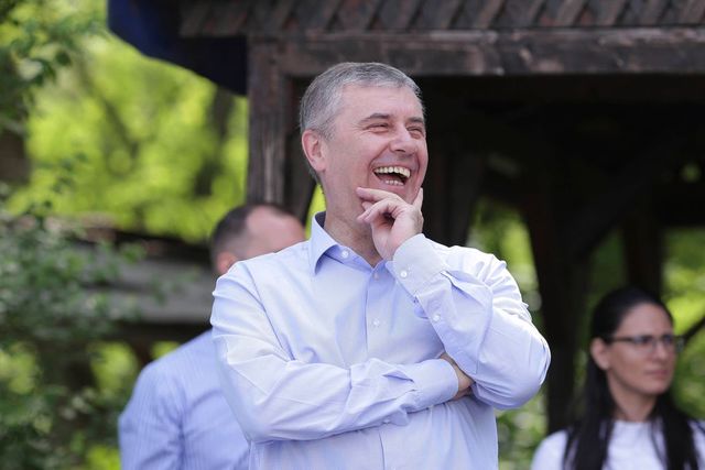 Iohannis l-a trecut în rezervă pe generalul Lucian Pahonțu