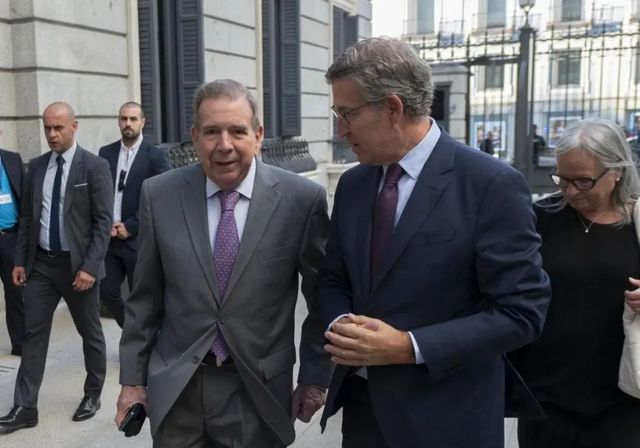 El PP recupera la bandera de Venezuela para acusar a Sánchez de «blanquear» al chavismo