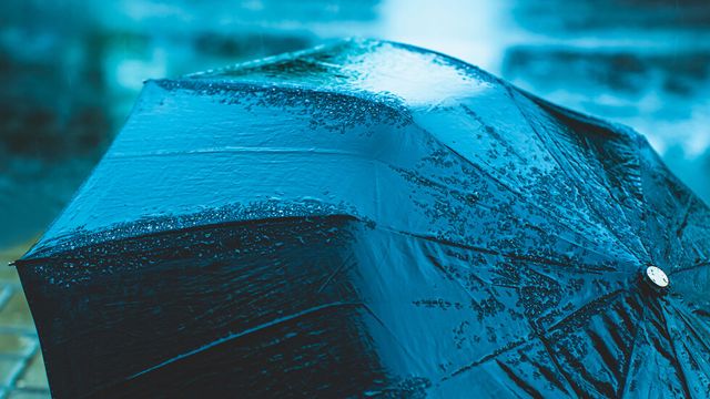 Червен код за валежи в части от България в четвъртък