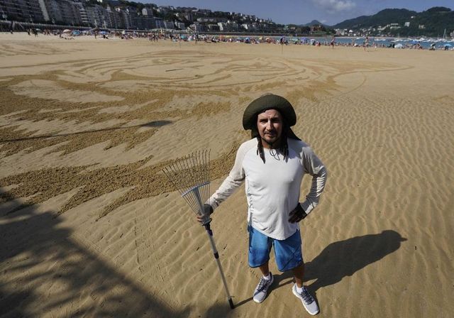 «Dibujé a Ara Malikian en la arena ¡con él presente!»