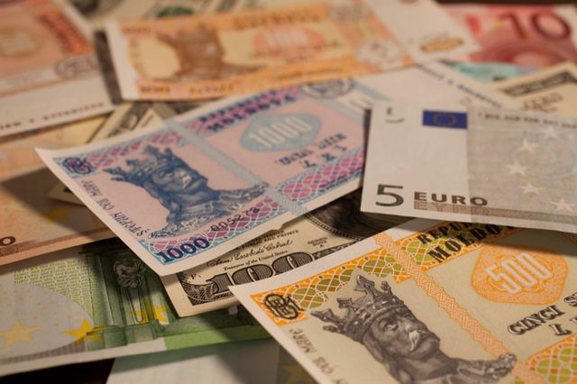 Statul face primul pas spre liberalizarea valutară – Plafonul operațiunilor fără autorizarea BNM va crește de 25 de ori
