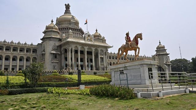 Karnataka restricts Vande Mataram to two stanzas in State functions