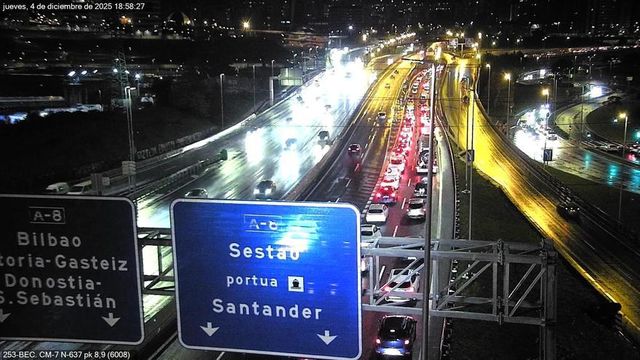 Retenciones en la BI-10 a la altura de Barakaldo por un accidente de tráfico
