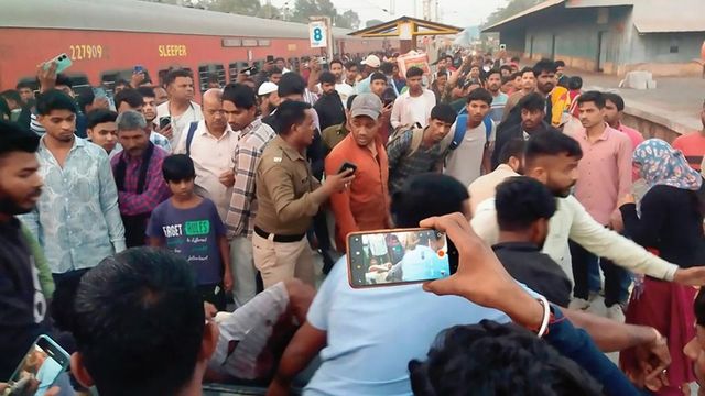 Jalgaon train tragedy eyewitness recounts how tea seller spread fire rumour