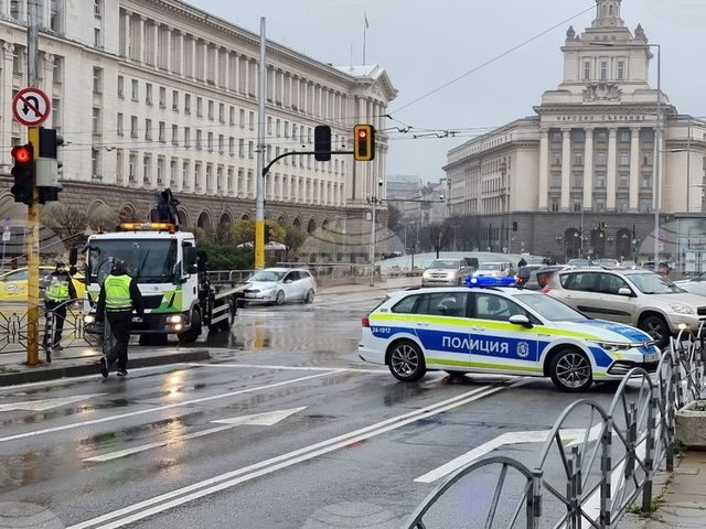 Нерегламентирана акция затруднява движението по централни улици в София, съобщиха от Столична община