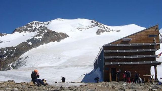 ++ Incidente sul Castore, morti due alpinisti italiani ++