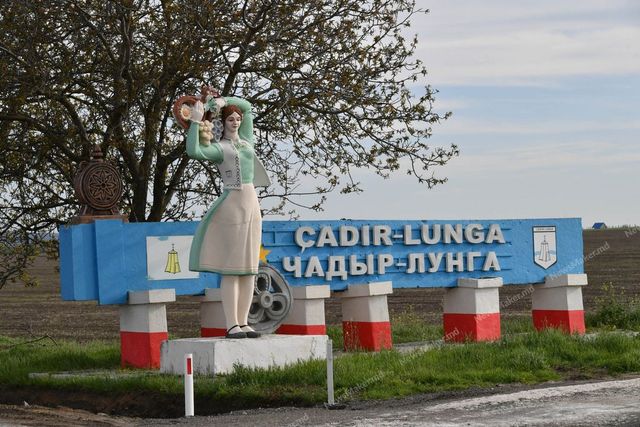 O tânără de 21 de ani a căzut de la etajul patru al unui bloc din Ceadîr Lunga și a supraviețuit