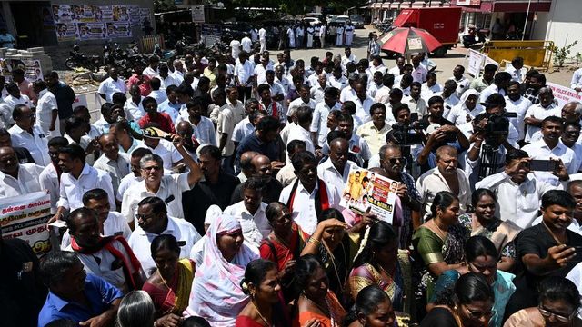 DMK stages demonstration against Chief Minister in Salem
