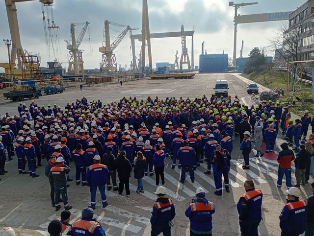 Protest spontan la Șantierul Naval Damen Mangalia