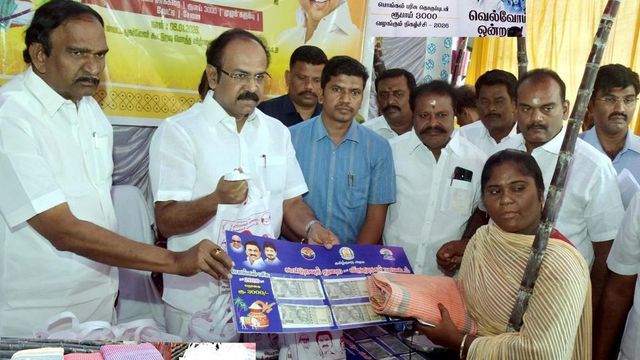 Distribution of Pongal gift hampers begin in Virudhunagar district