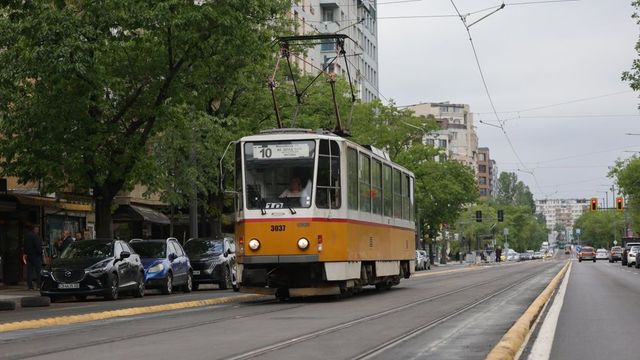 Четирима пострадали при челен сблъсък на два трамвая в София