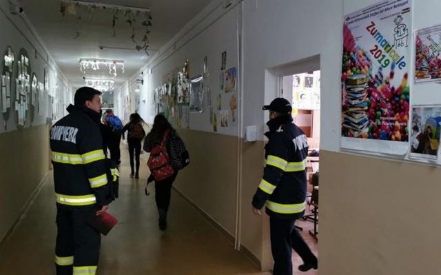 Incendiu la un liceu din Bălți: 750 de elevi au fost evacuați