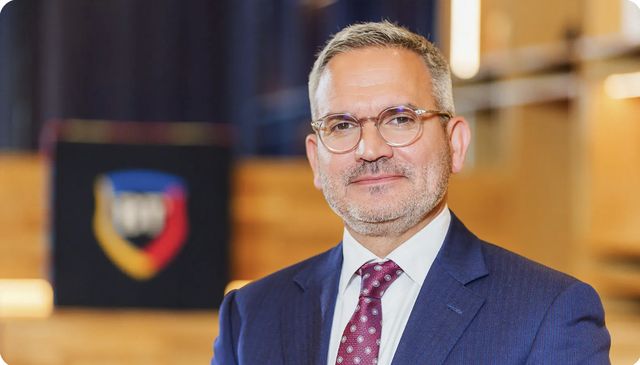 Frații Pavăl (Dedeman) iau o sumă record de la Banca Transilvania ca să cumpere Carrefour